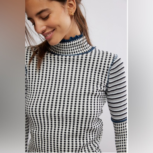 We The Free x Free People Ivory Combo Gamer Cuff Mock Neck Sweater Medium - Picture 2 of 7